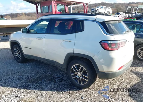 2018 Jeep Compass Latitude 4X4 z USA, uszkodzony, nr VIN 3C4NJDBB6JT177374